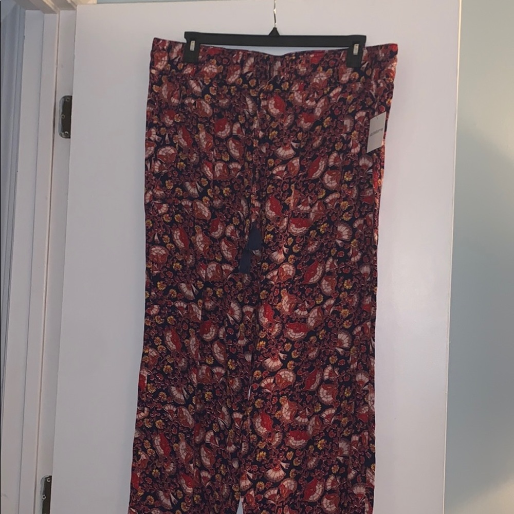 Stretch patterned flowy pants